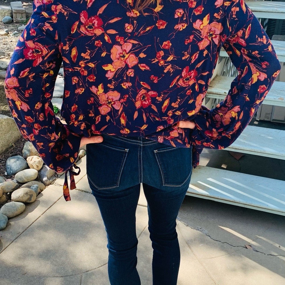 Cute long sleeve, peekaboo shoulder shirt!
